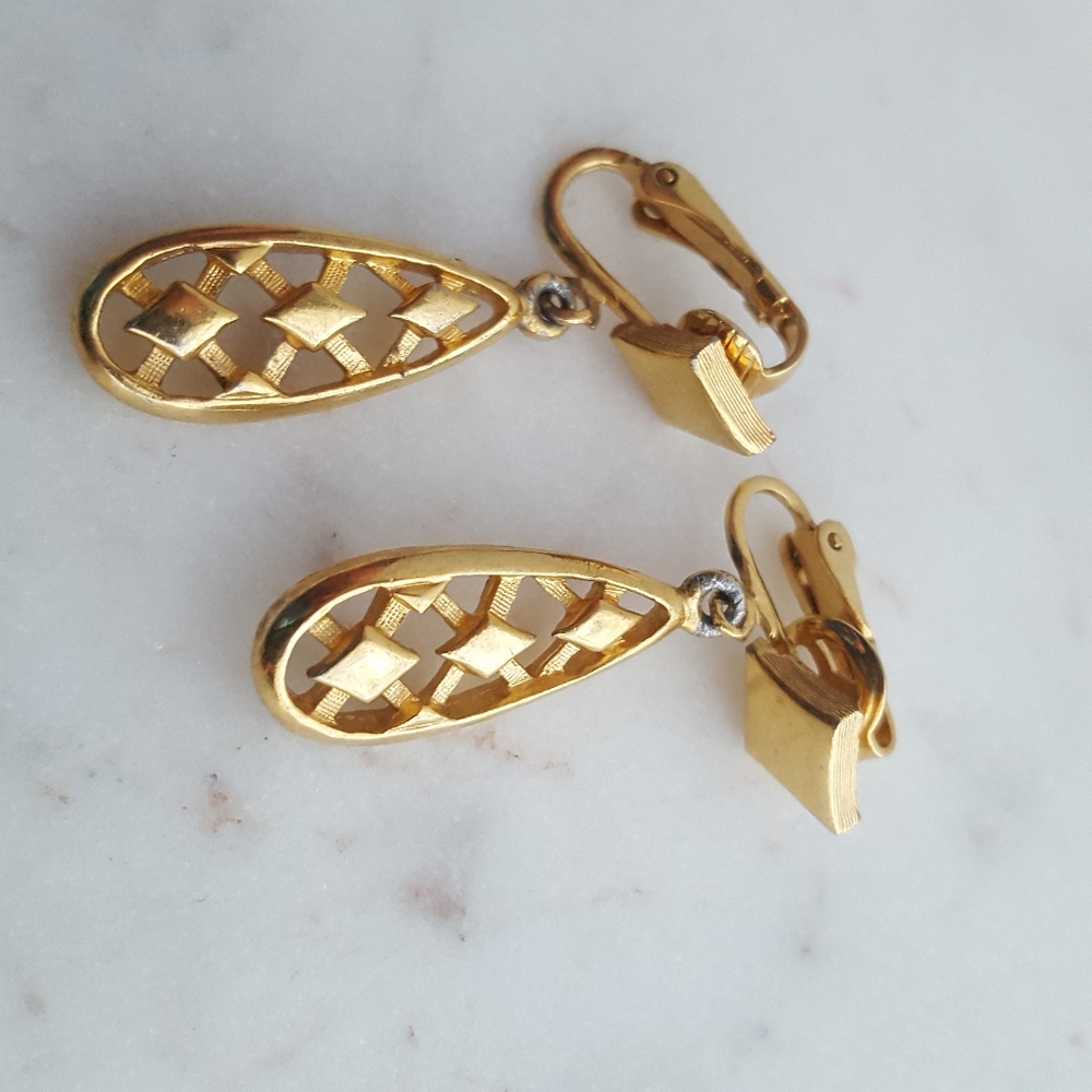 🌙Vtg Crown Trifari Clip On Earrings - Picture 4 of 10